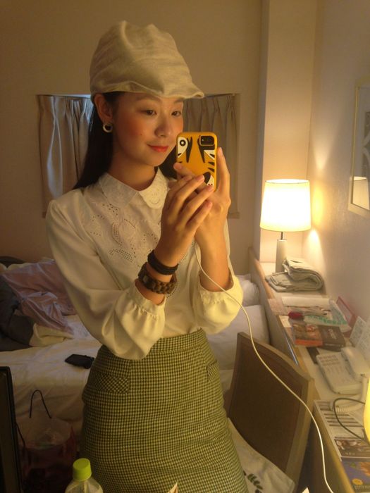 Caroline-就讀實踐大學服裝設計系大三。因為喜歡設計熱愛服裝,因此不顧家人反對就心甘情願栽進了這條不歸路!